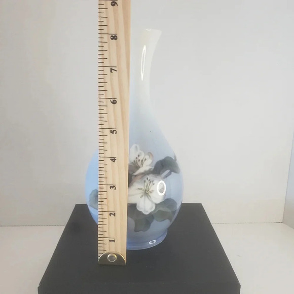 Vintage Royal Copenhagen Denmark Small Porcelain Floral Vase. - Picture 6 of 6